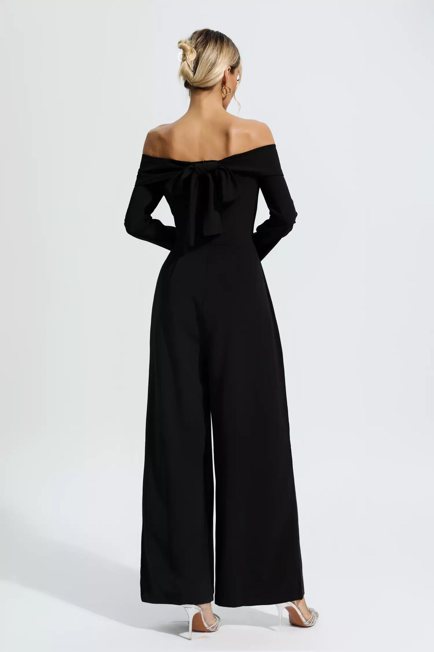 Effortlessly Elegant Garment with a Timeless Design