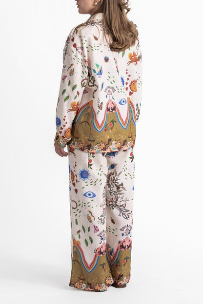 Effortlessly Elegant Pants with a Timeless Design
