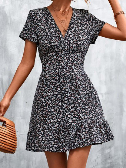 Beautifully Finished Dress in a Timeless Design