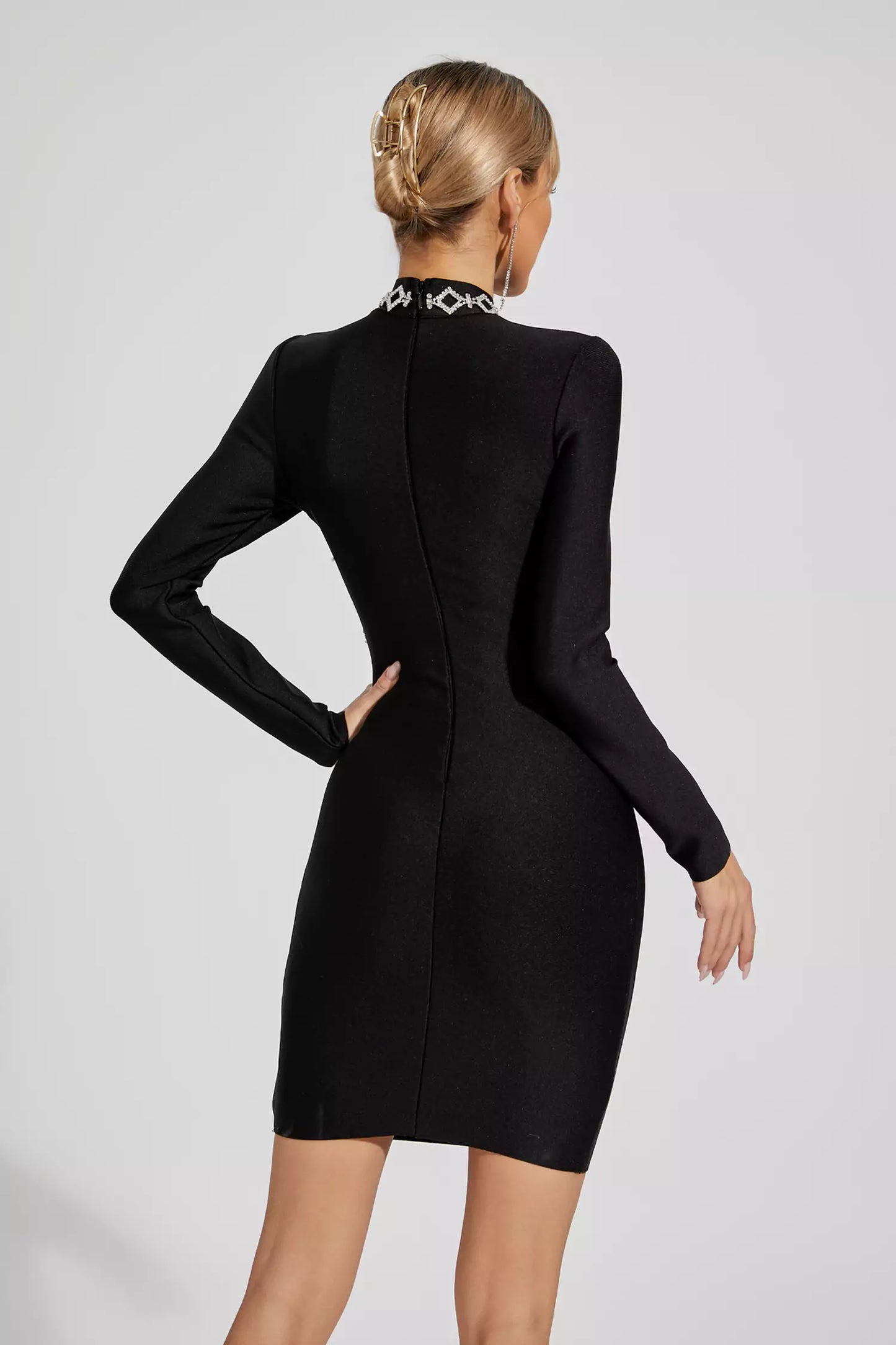 Well Tailored Dress with a Graceful Silhouette