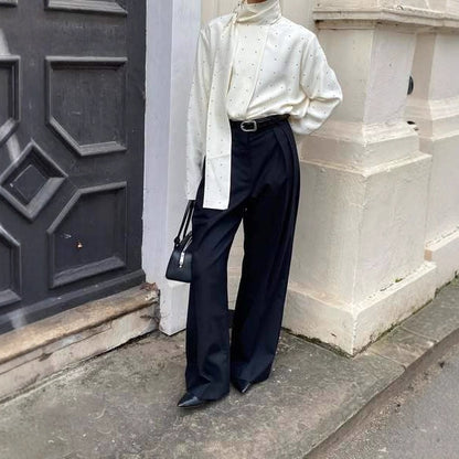 Well Tailored Top with a Graceful Silhouette