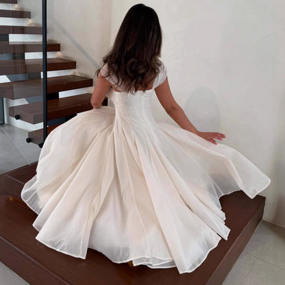 Effortlessly Elegant Dress with a Timeless Design