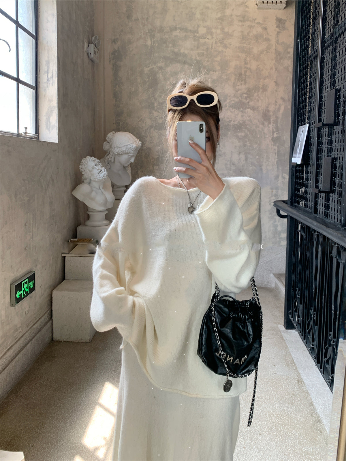 Effortlessly Elegant Sweater with a Timeless Design
