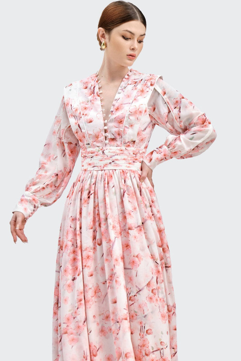 Well Tailored Dress with a Graceful Silhouette