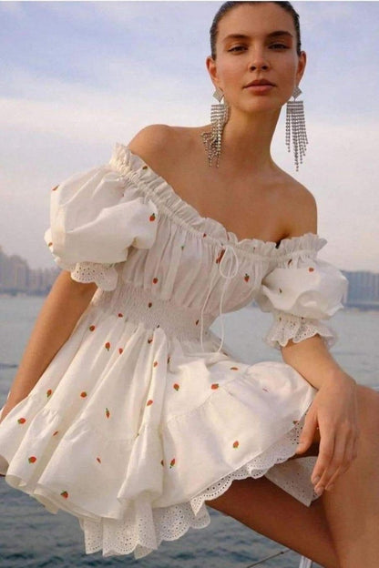 Effortlessly Elegant Dress with a Timeless Design