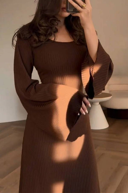 Well Tailored Dress with a Graceful Silhouette