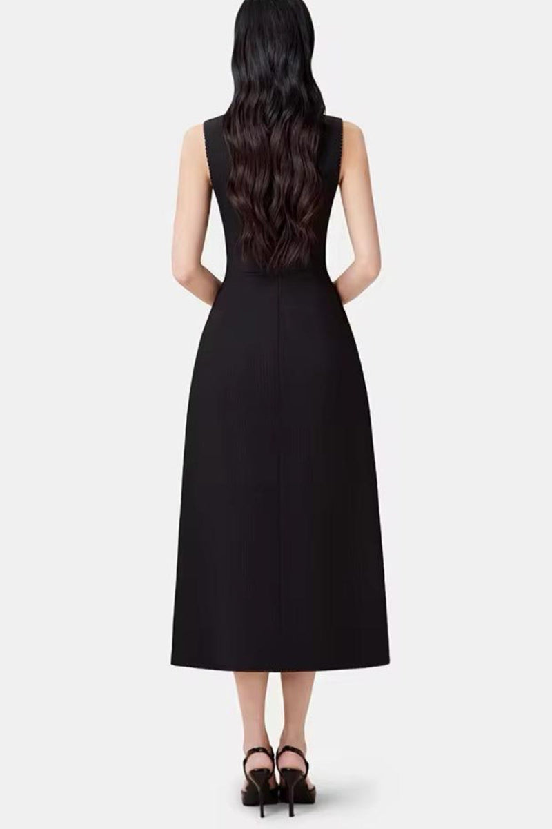 Beautifully Finished Dress in a Timeless Design