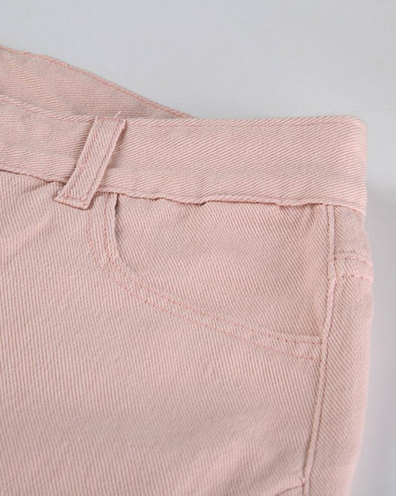 Effortlessly Elegant Pants with a Timeless Design