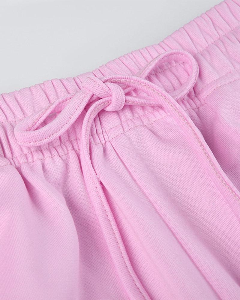 Effortlessly Elegant Pants with a Timeless Design