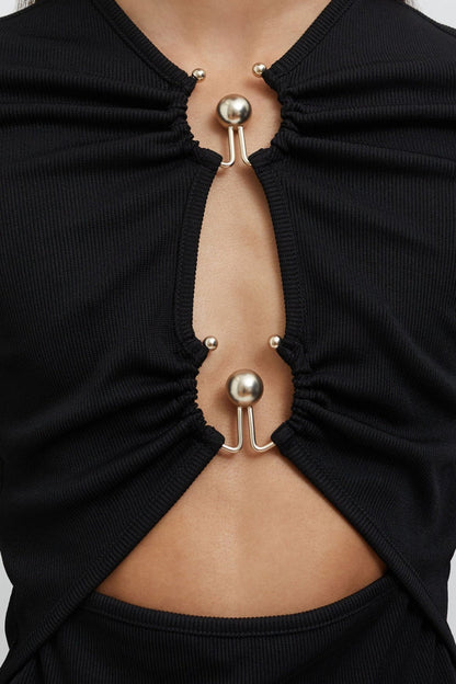 Effortlessly Elegant Garment with a Timeless Design