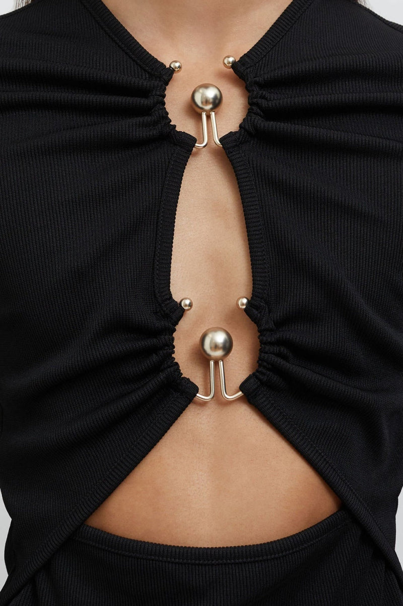 Effortlessly Elegant Garment with a Timeless Design