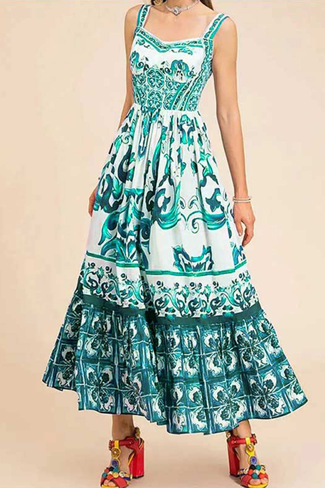 Effortlessly Elegant Dress with a Timeless Design