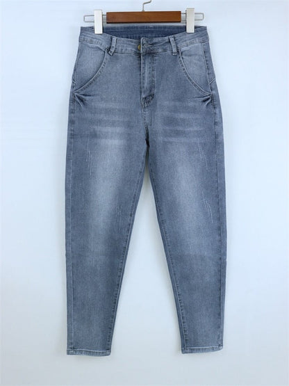 Effortlessly Elegant Pants with a Timeless Design