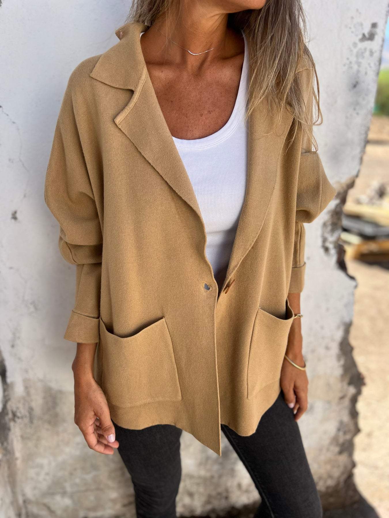 Effortlessly Elegant Jacket with a Timeless Design