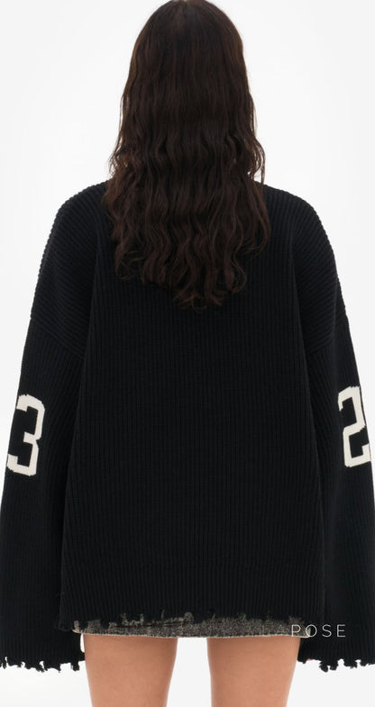 Well Tailored Sweater with a Graceful Silhouette