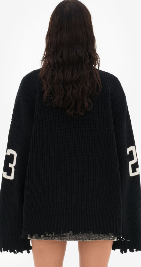 Well Tailored Sweater with a Graceful Silhouette