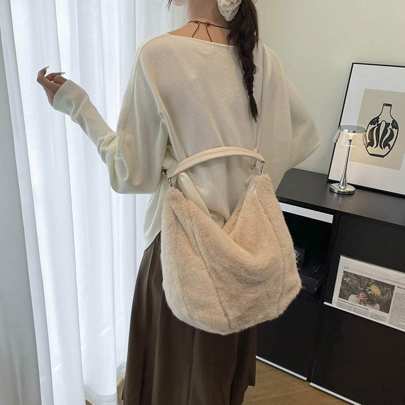 Well Tailored Bag with a Graceful Silhouette