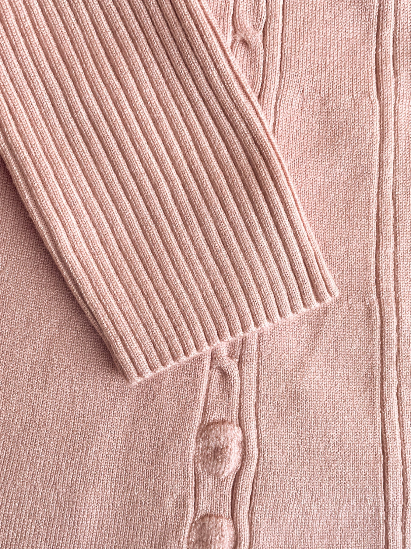 Effortlessly Elegant Sweater with a Timeless Design