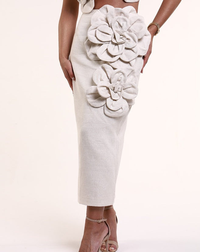 Well Tailored Top with a Graceful Silhouette