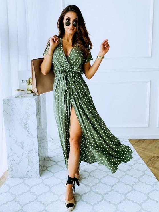 Classic Vintage Dress with a Flattering Fit