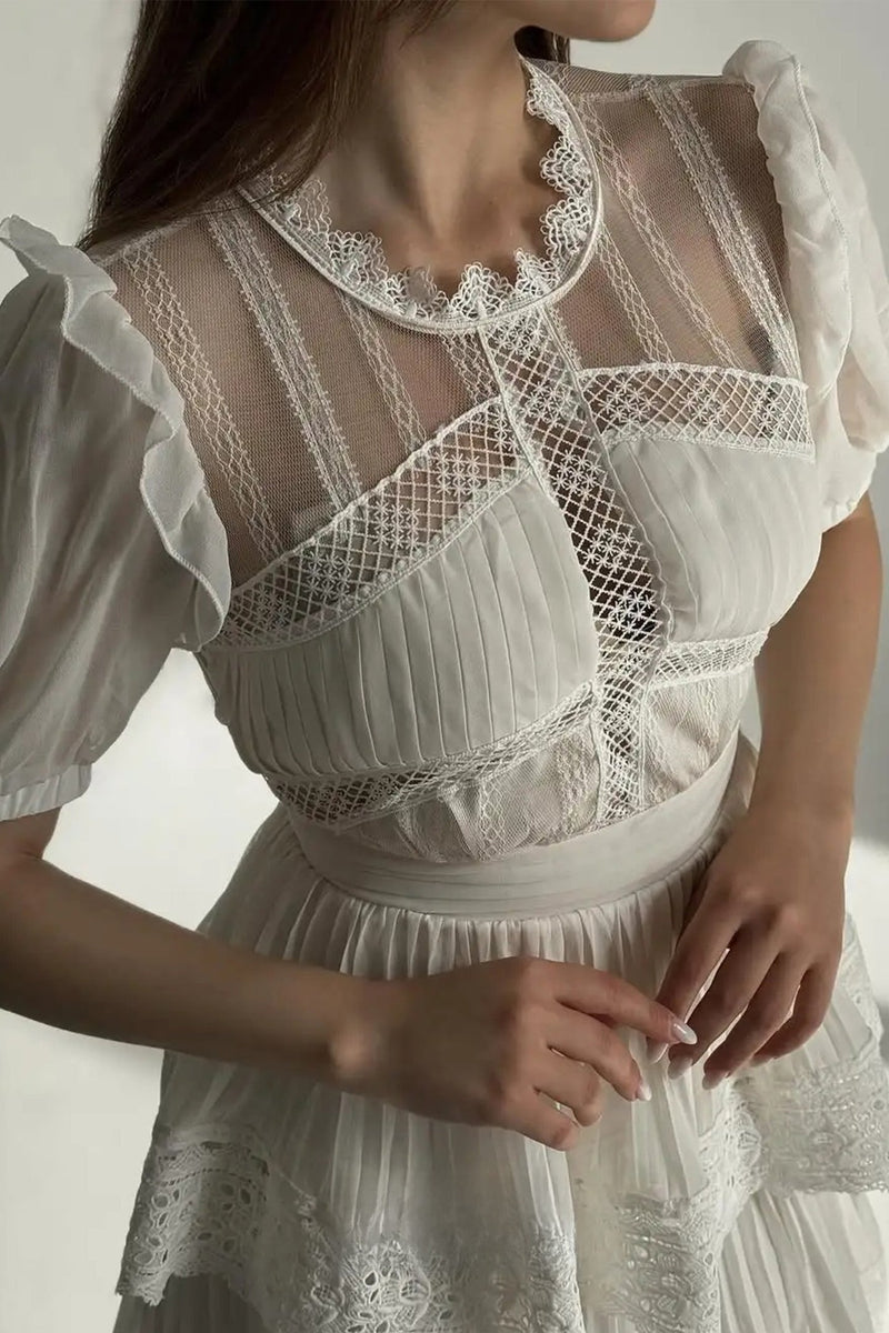 Effortlessly Elegant Dress with a Timeless Design