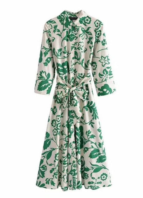 Well Tailored Dress with a Graceful Silhouette