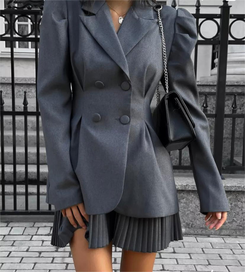 Effortlessly Elegant Jacket with a Timeless Design