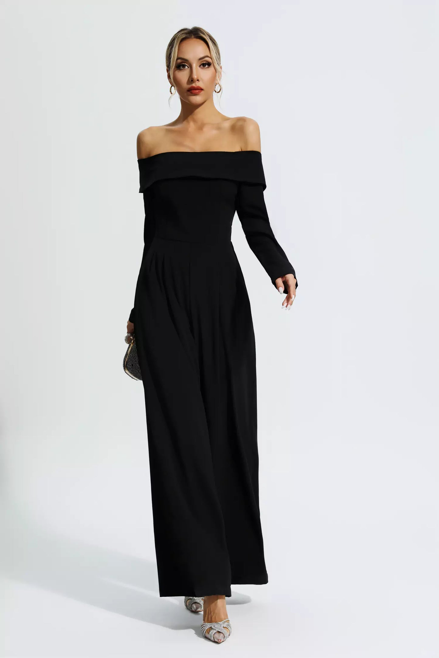 Effortlessly Elegant Garment with a Timeless Design