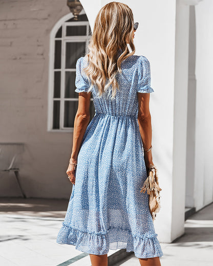 Effortlessly Elegant Dress with a Timeless Design