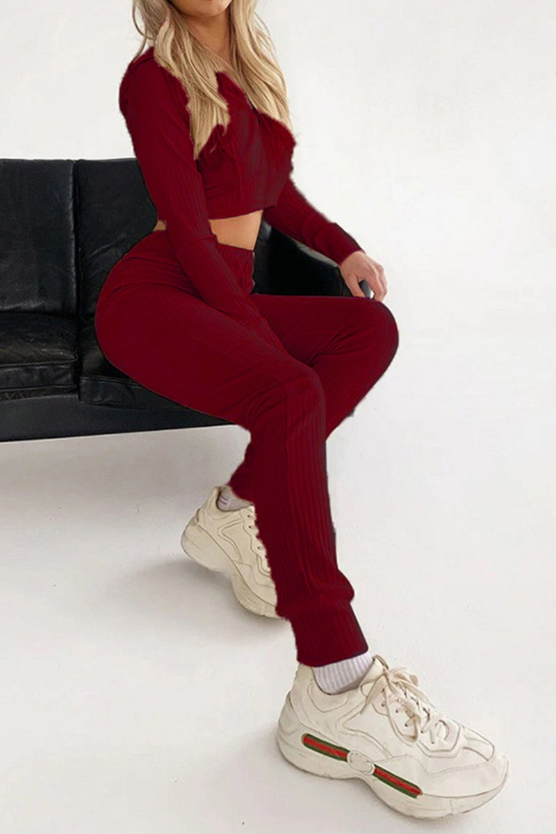 Effortlessly Elegant Pants with a Timeless Design