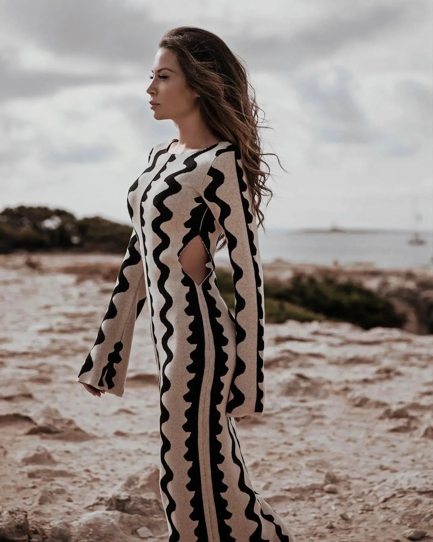 Beautifully Finished Dress in a Timeless Design