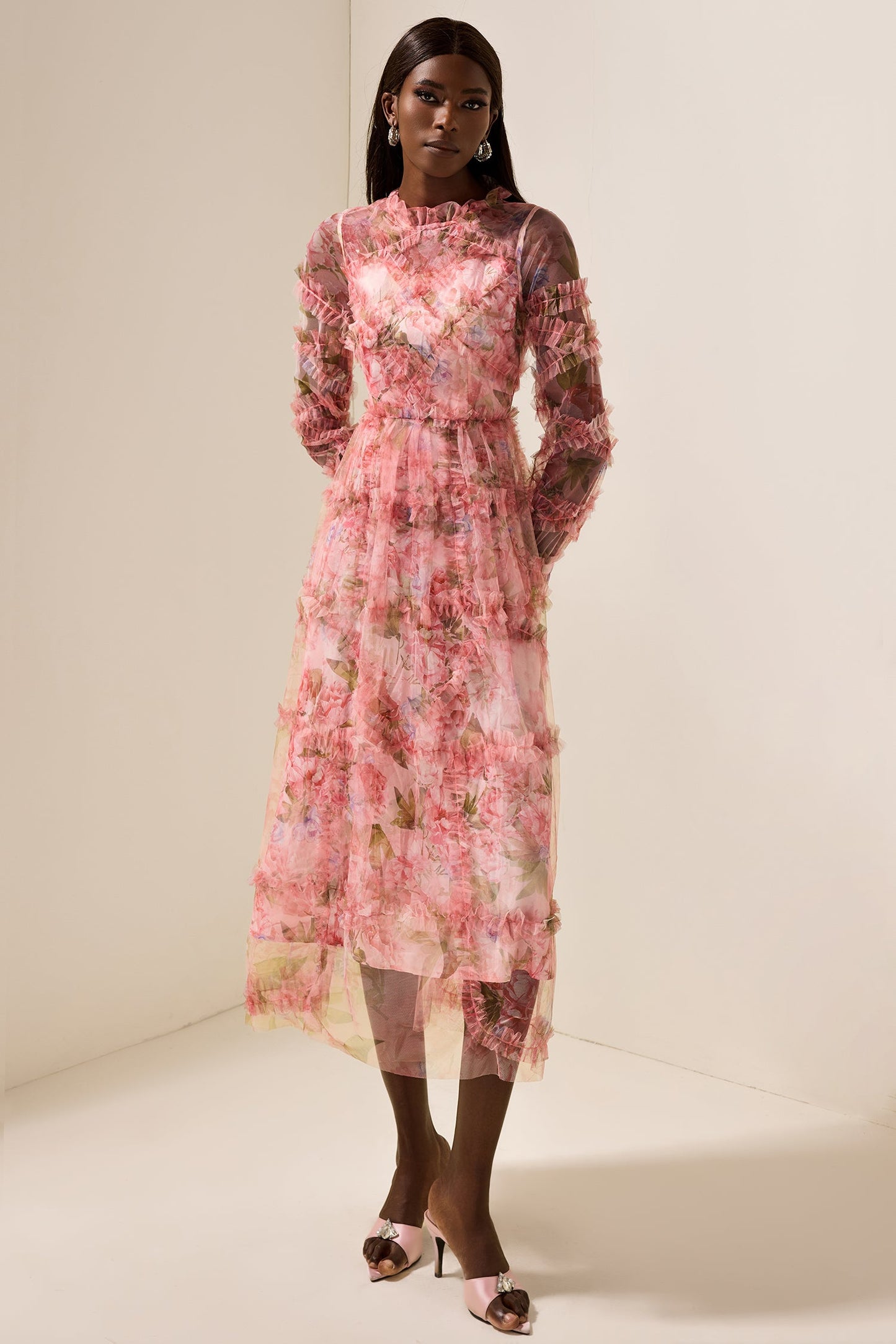 Effortlessly Elegant Dress with a Timeless Design