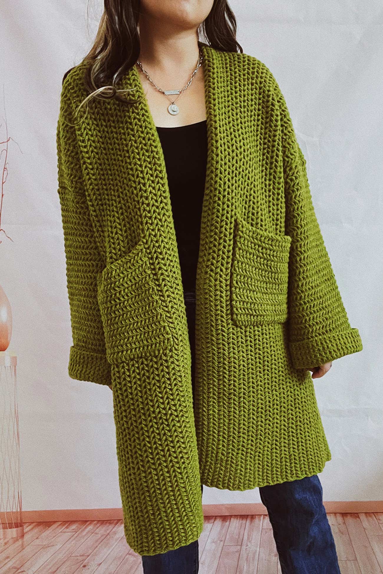 Well Tailored Cardigan with a Graceful Silhouette