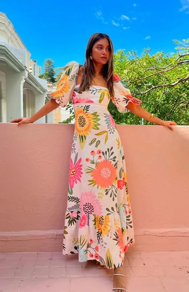 Effortlessly Elegant Dress with a Timeless Design