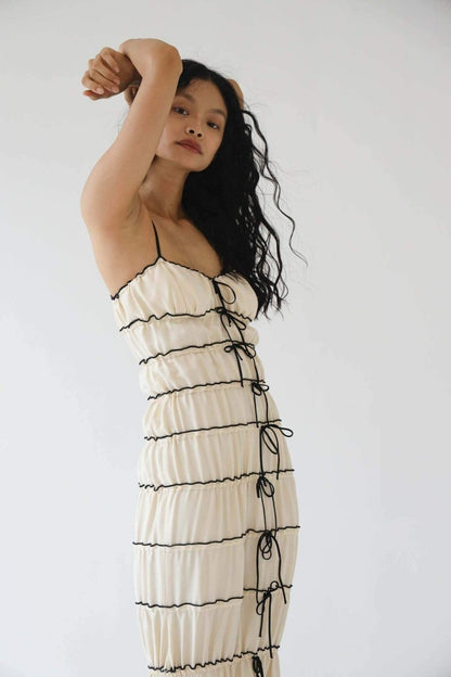 Well Tailored Dress with a Graceful Silhouette