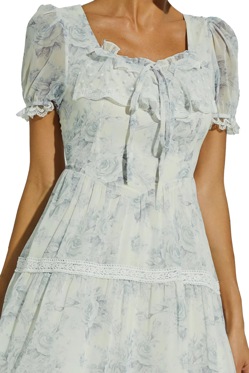 Beautifully Finished Dress in a Timeless Design