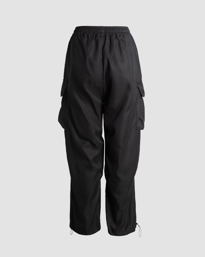 Effortlessly Elegant Pants with a Timeless Design