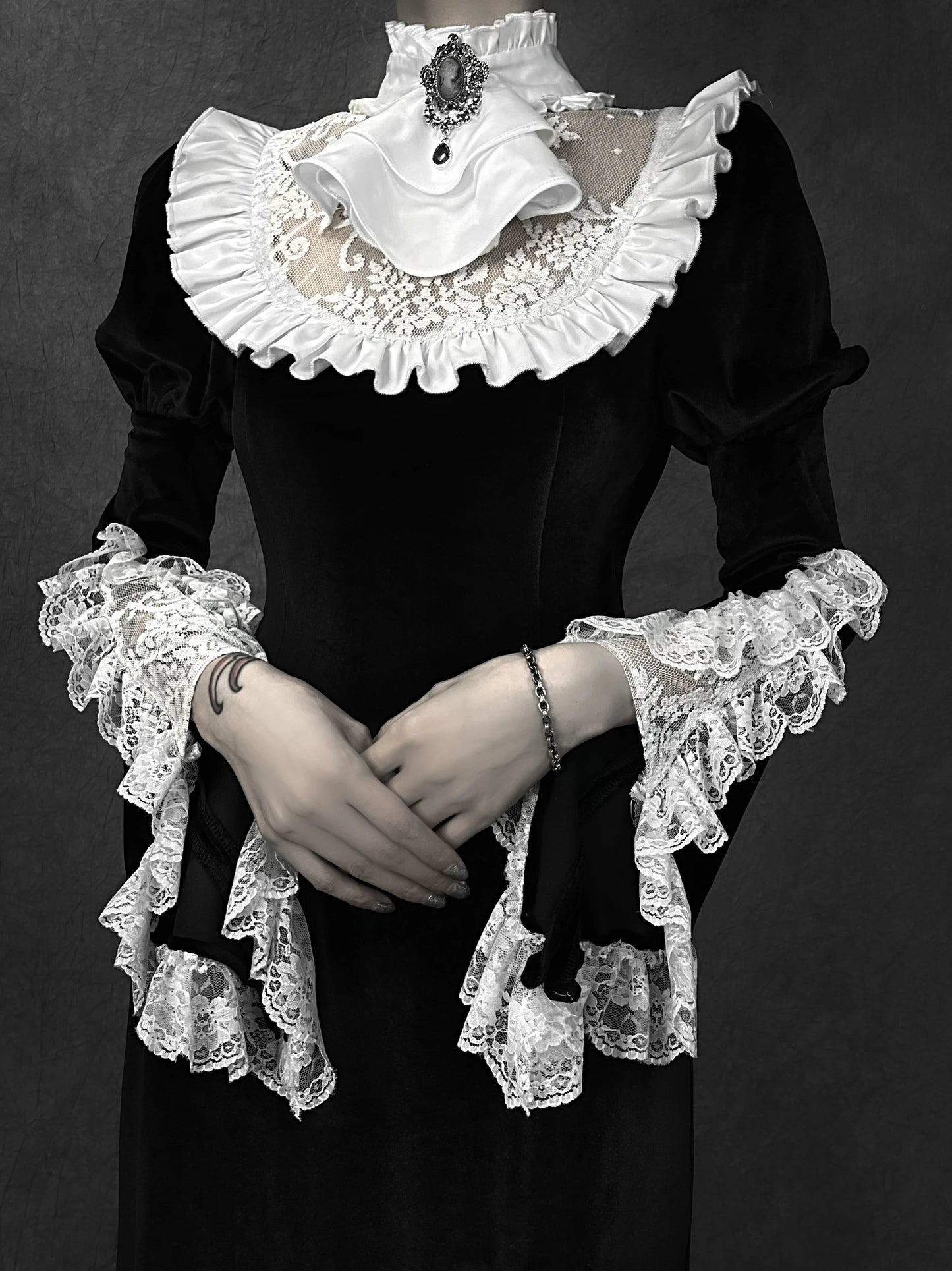 Beautifully Finished Dress in a Timeless Design