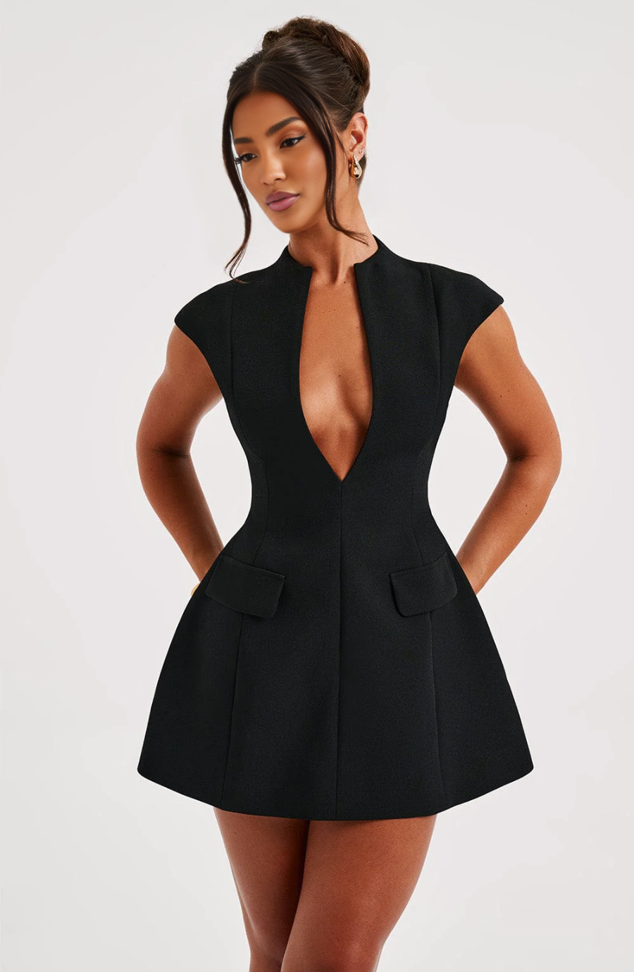 Effortlessly Elegant Dress with a Timeless Design