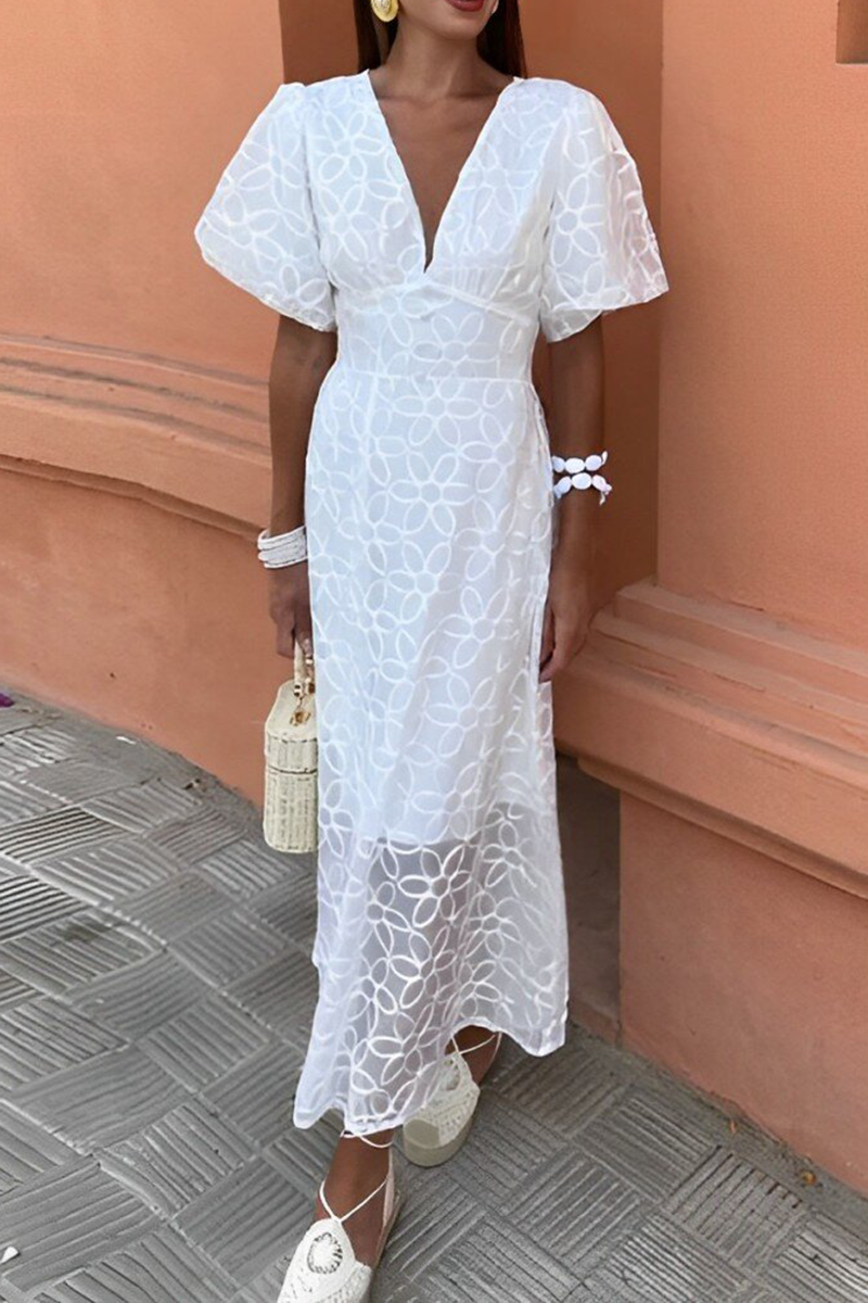 Effortlessly Elegant Dress with a Timeless Design