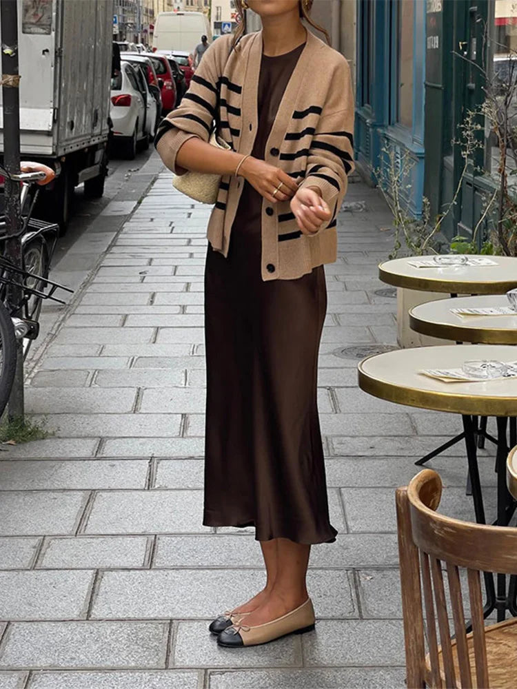 Well Tailored Dress with a Graceful Silhouette