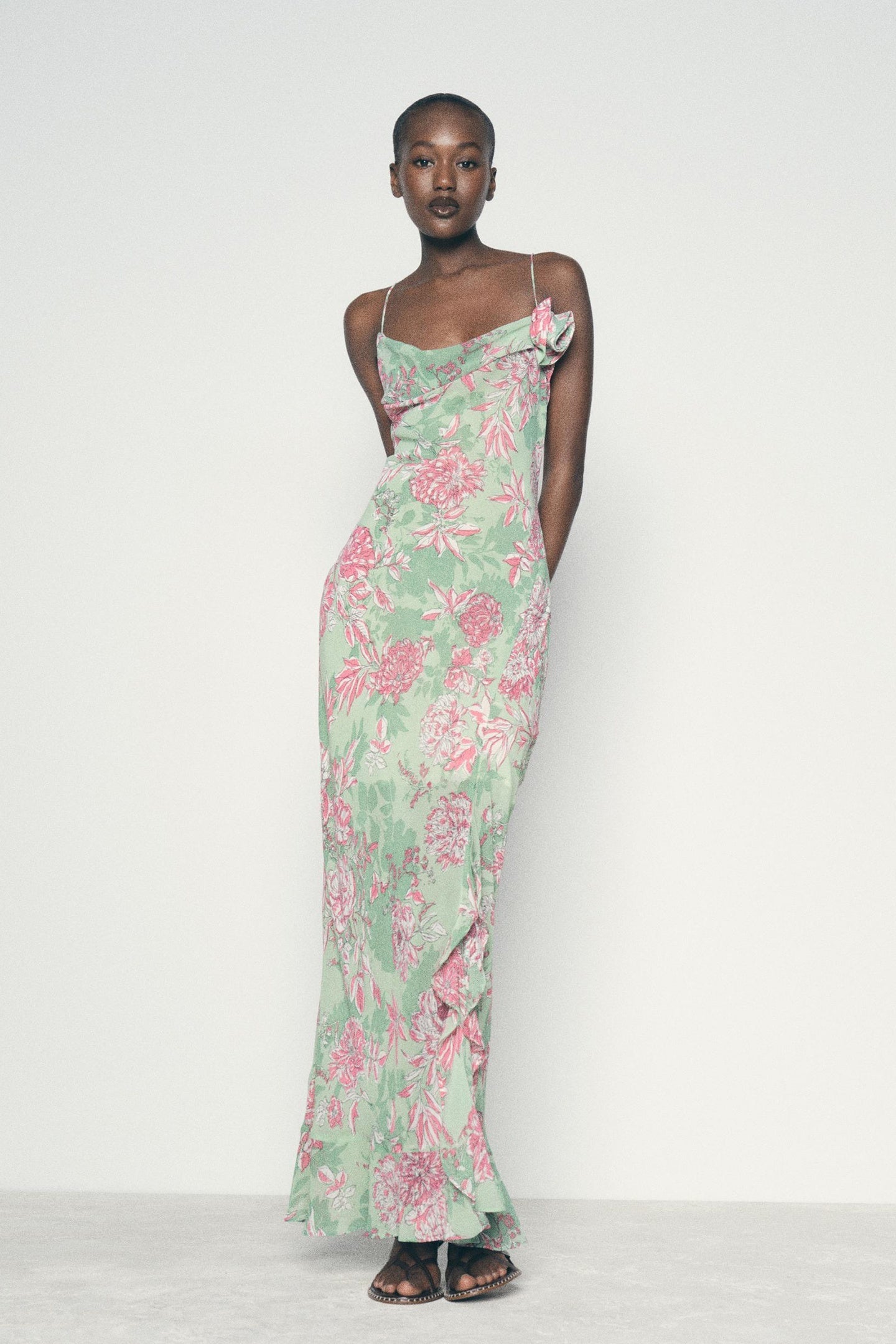 Well Tailored Dress with a Graceful Silhouette