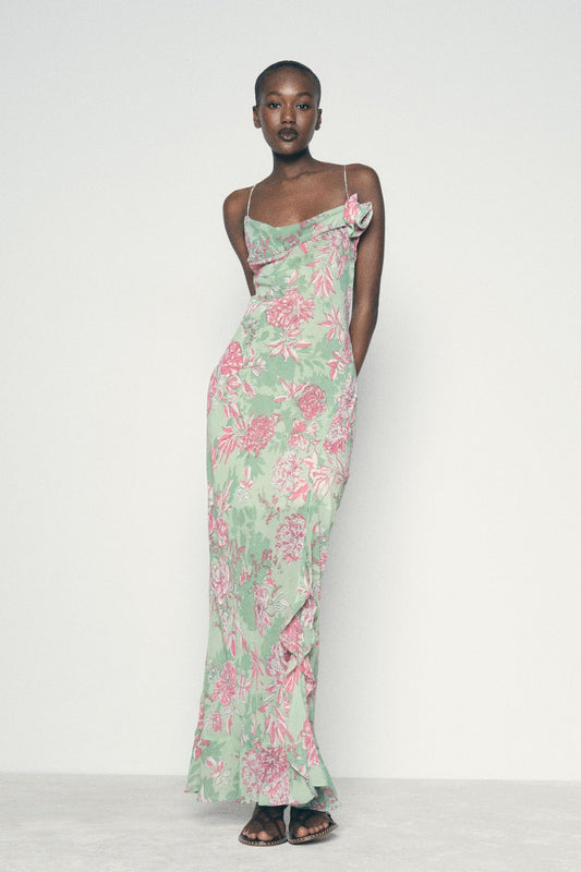 Well Tailored Dress with a Graceful Silhouette