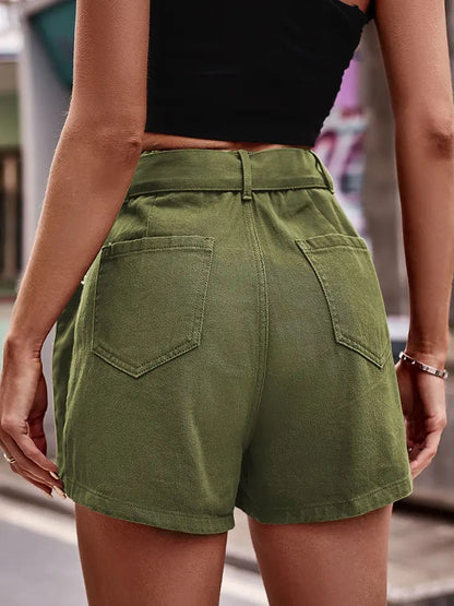 Effortlessly Elegant Pants with a Timeless Design