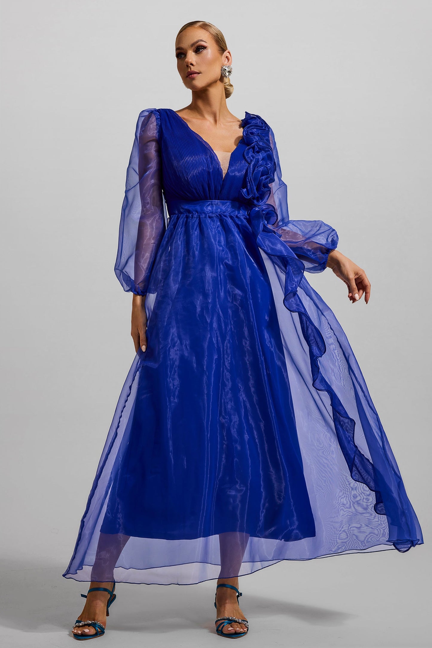 Well Tailored Dress with a Graceful Silhouette