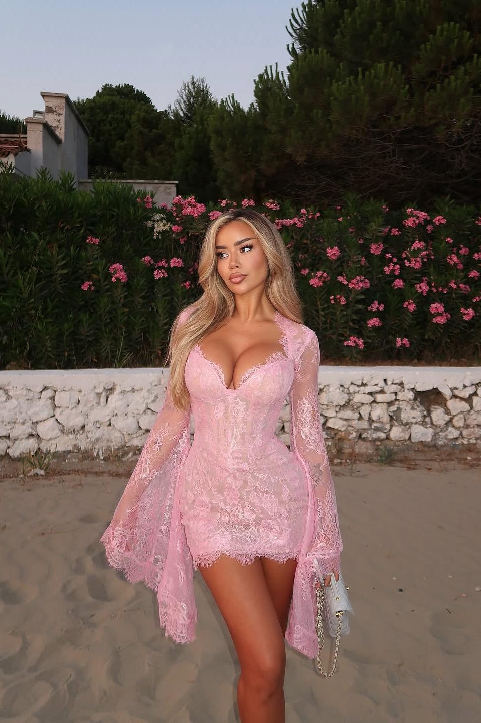 Gracefully Styled Dress for Any Occasion