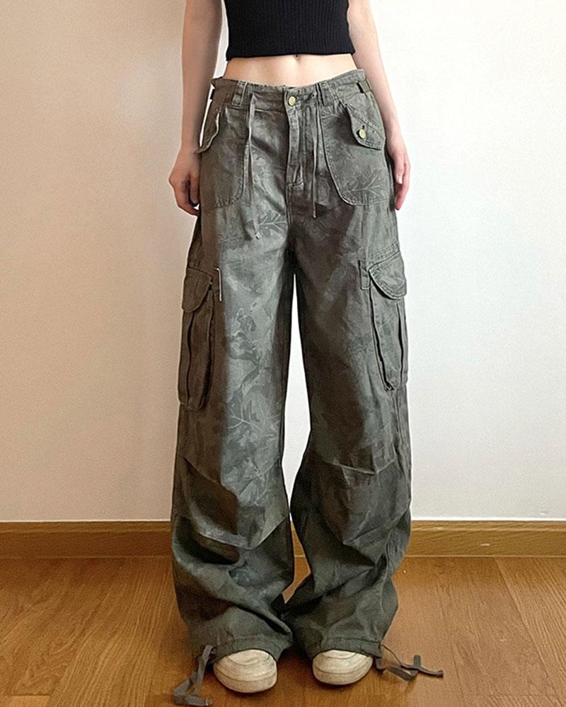 Effortlessly Elegant Pants with a Timeless Design