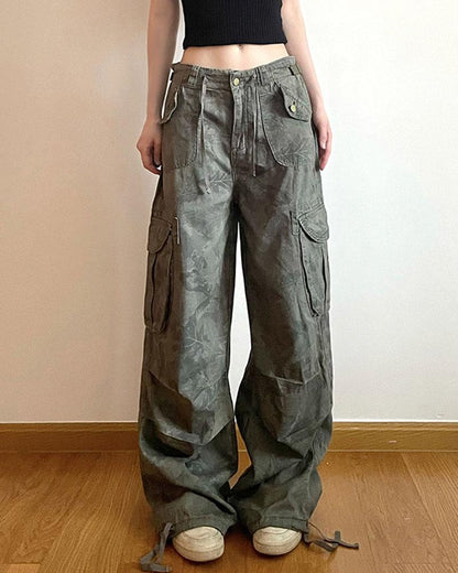 Effortlessly Elegant Pants with a Timeless Design