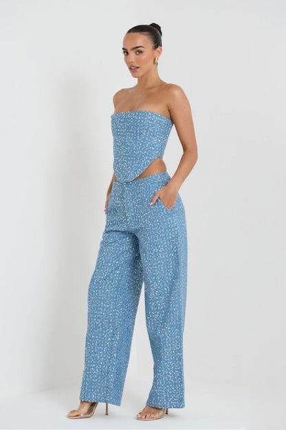 Effortlessly Elegant Pants with a Timeless Design
