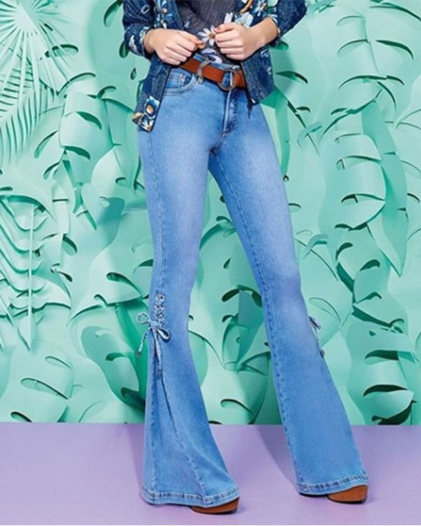 Effortlessly Elegant Trousers with a Timeless Design